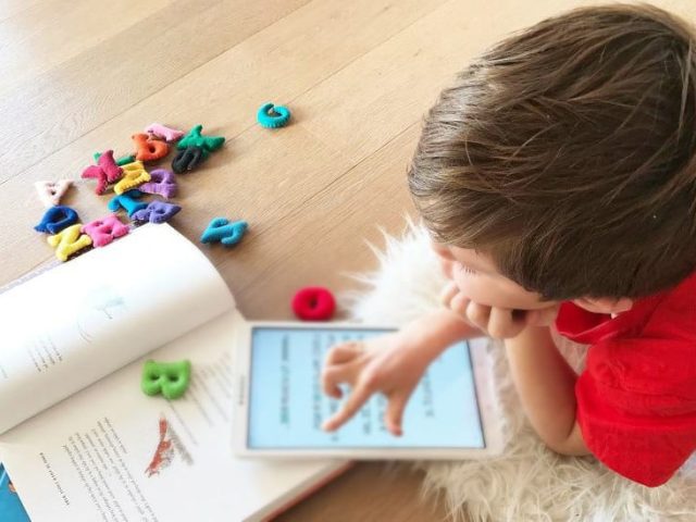 Kobi_Child Reading On The Floor_Banner_2